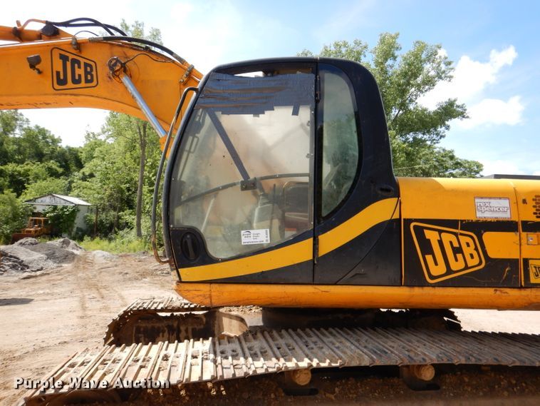 image for item DL8956 2004 JCB JS220LC  excavator