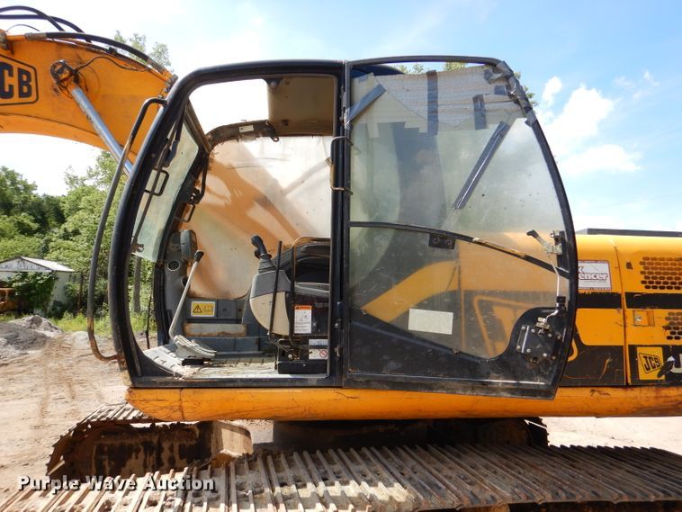 image for item DL8956 2004 JCB JS220LC  excavator