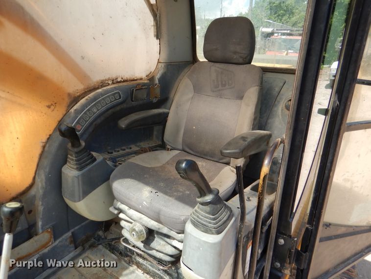 image for item DL8956 2004 JCB JS220LC  excavator