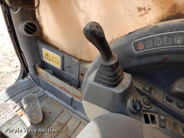 image for item DL8956 2004 JCB JS220LC  excavator