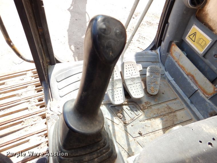 image for item DL8956 2004 JCB JS220LC  excavator