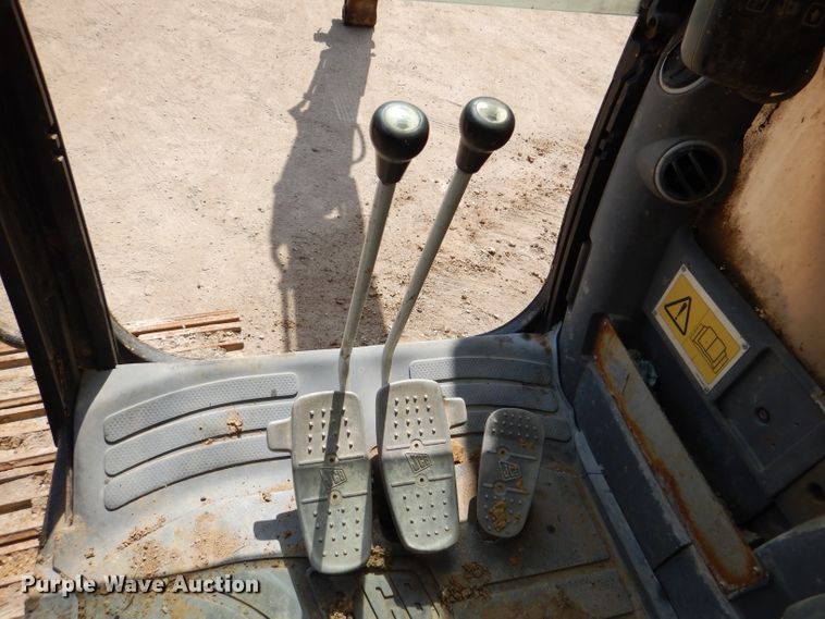 image for item DL8956 2004 JCB JS220LC  excavator