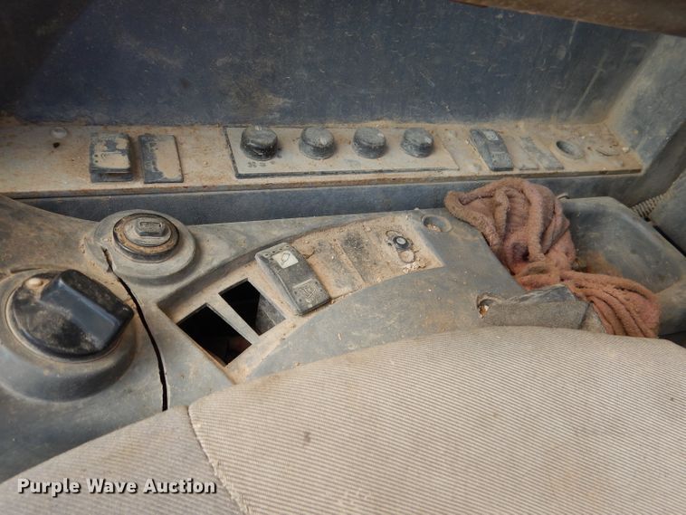 image for item DL8956 2004 JCB JS220LC  excavator