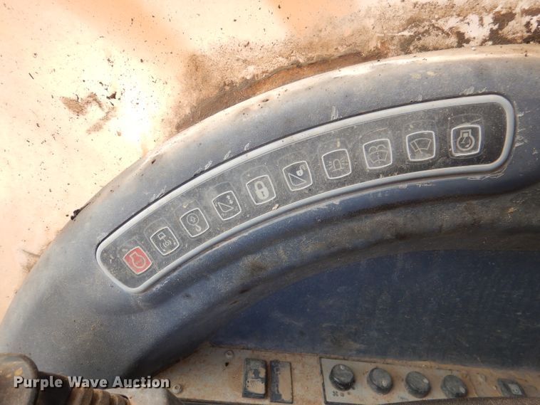 image for item DL8956 2004 JCB JS220LC  excavator