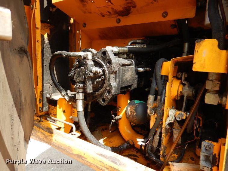 image for item DL8956 2004 JCB JS220LC  excavator