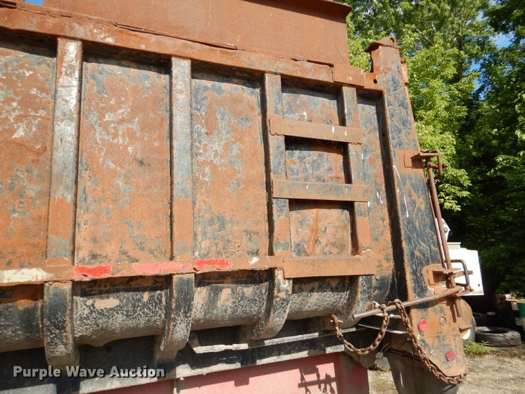 image for item DL8957 1987 Freuhauf ND2-F2-22-7  end dump trailer