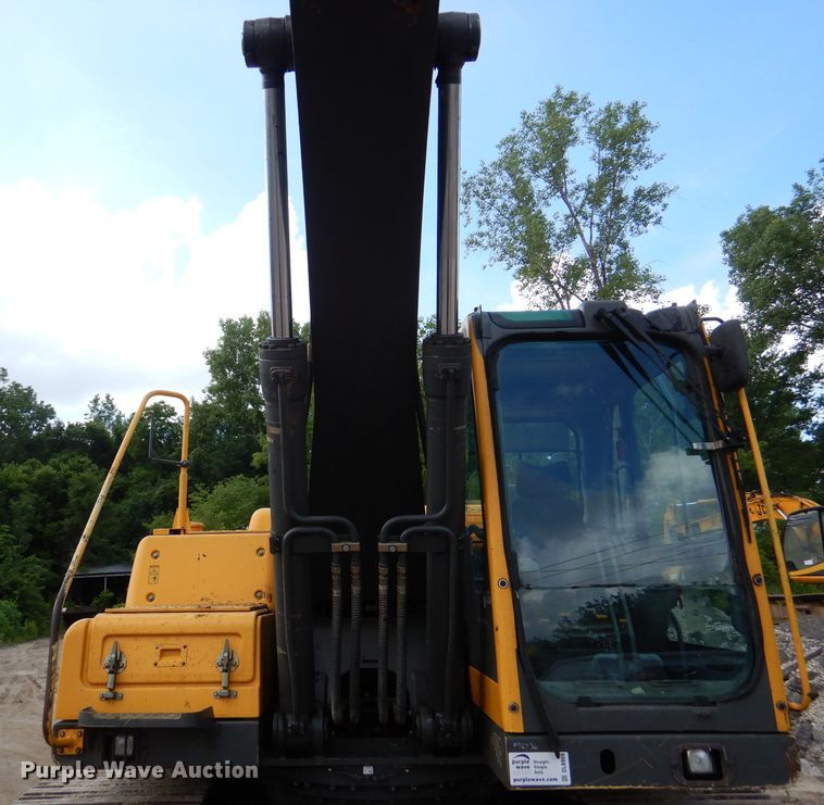 image for item DL8959 2005 Volvo EC210BLC  excavator
