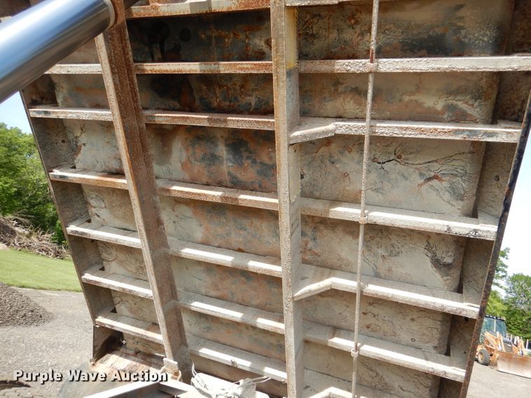 image for item DM0007 1997 Ford F700  dump truck