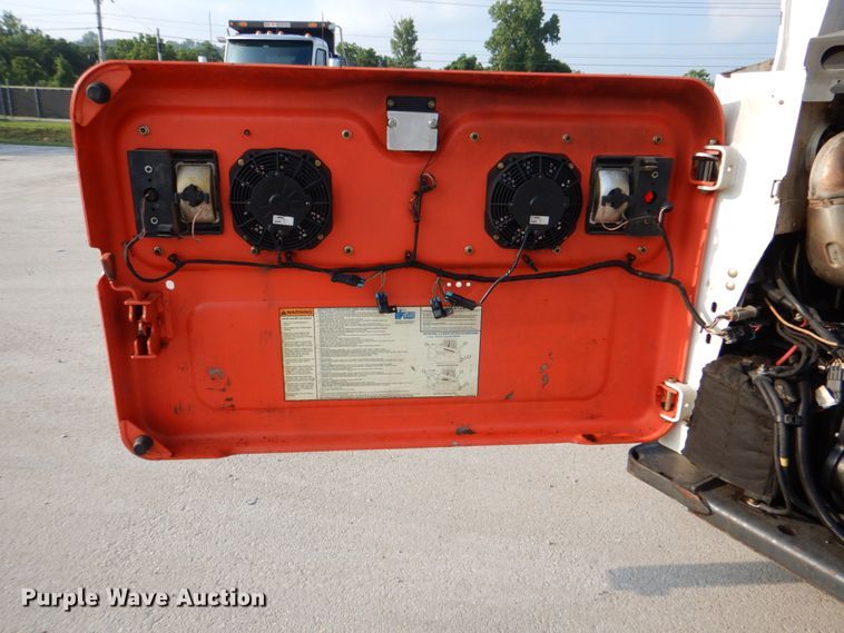 image for item DM3819 2016 Bobcat S750  skid steer