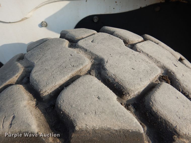 image for item DM3819 2016 Bobcat S750  skid steer