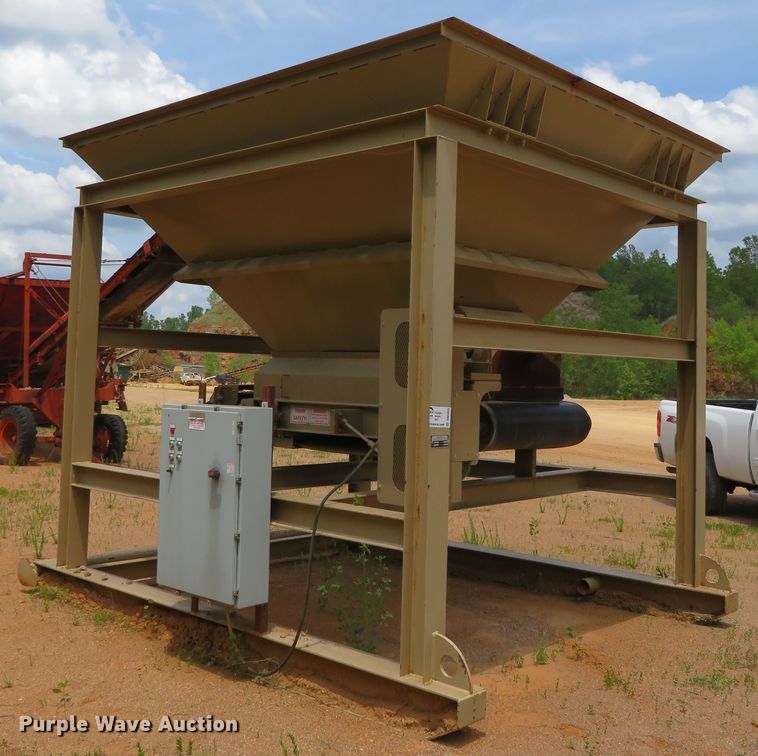 image for item DN5889 2015 Peerless 12 Yard  hopper feeder