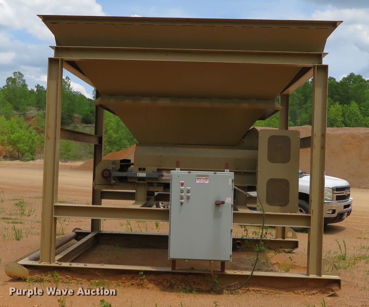 image for item DN5889 2015 Peerless 12 Yard  hopper feeder