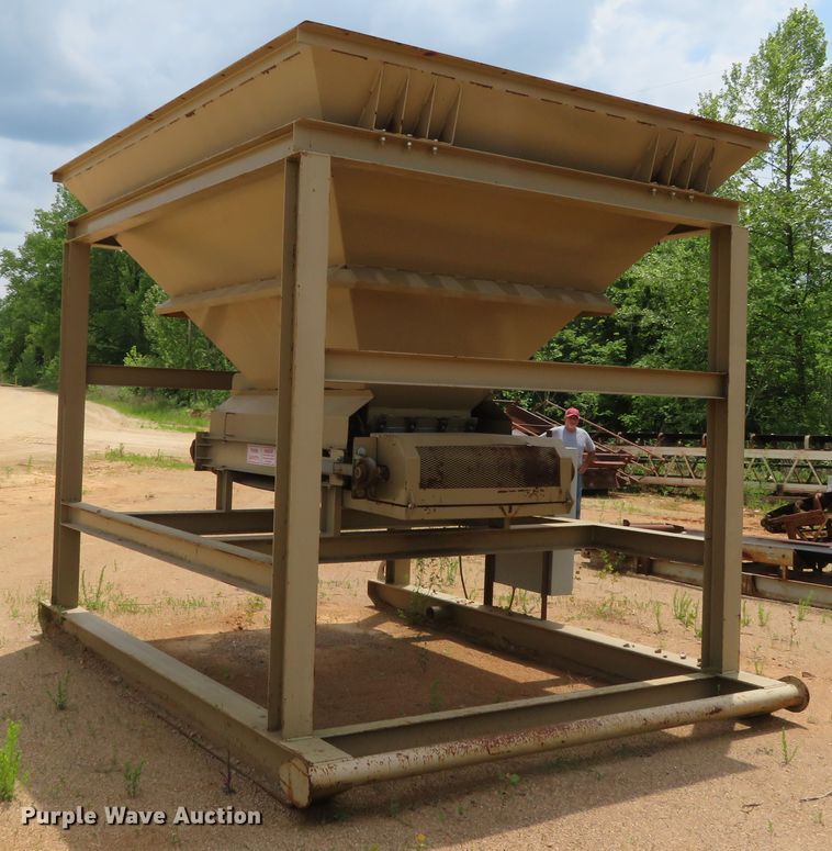 image for item DN5889 2015 Peerless 12 Yard  hopper feeder