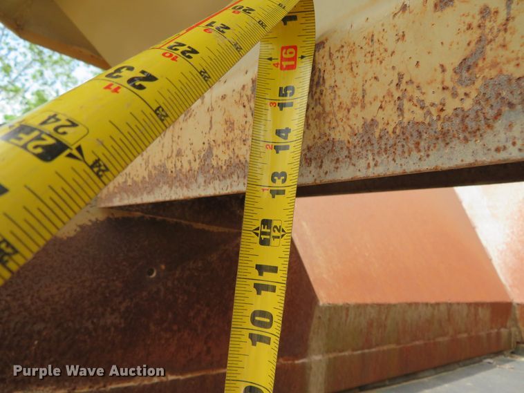 image for item DN5889 2015 Peerless 12 Yard  hopper feeder