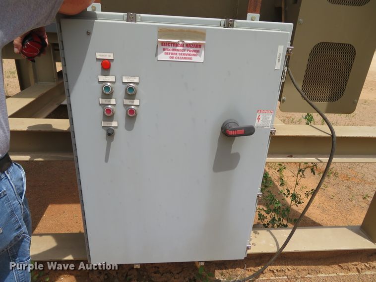 image for item DN5889 2015 Peerless 12 Yard  hopper feeder