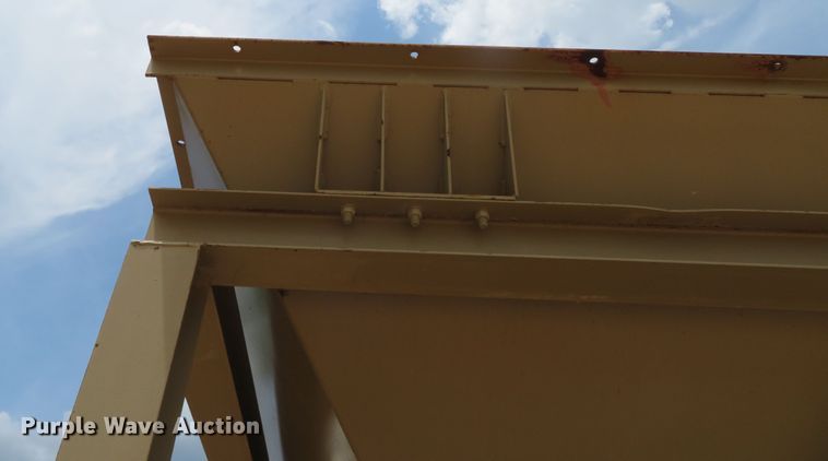 image for item DN5889 2015 Peerless 12 Yard  hopper feeder