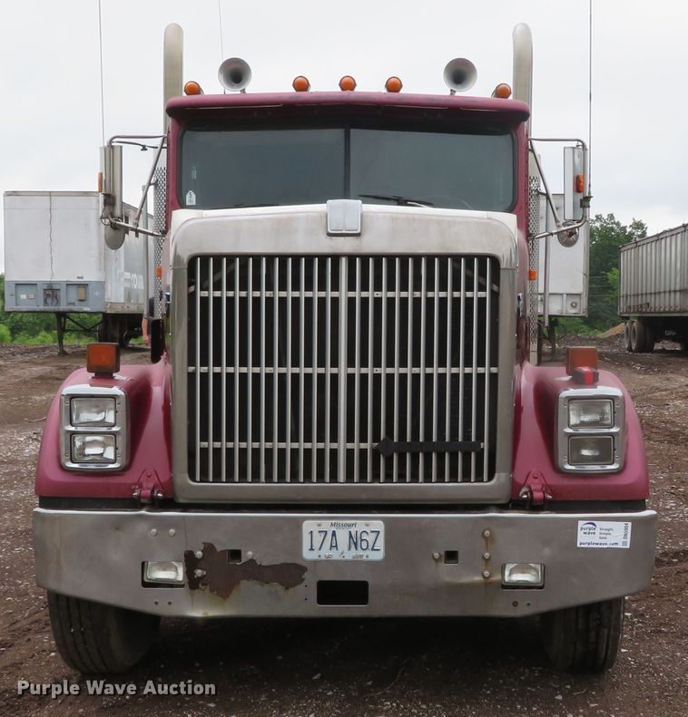 image for item DN5904 1995 International 9300  semi truck