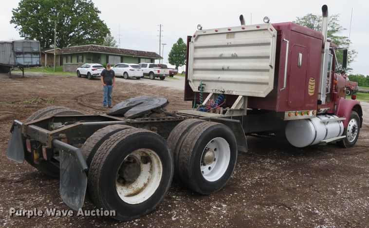 image for item DN5904 1995 International 9300  semi truck