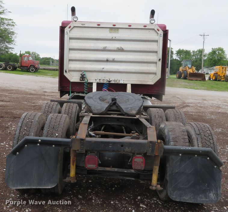 image for item DN5904 1995 International 9300  semi truck