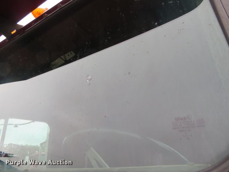 image for item DN5904 1995 International 9300  semi truck