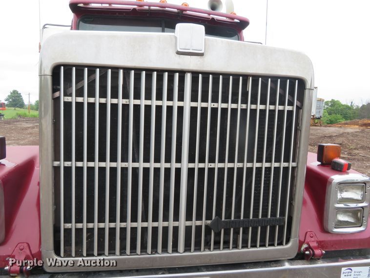 image for item DN5904 1995 International 9300  semi truck