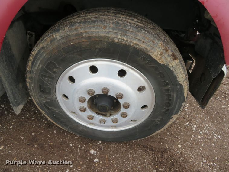 image for item DN5904 1995 International 9300  semi truck