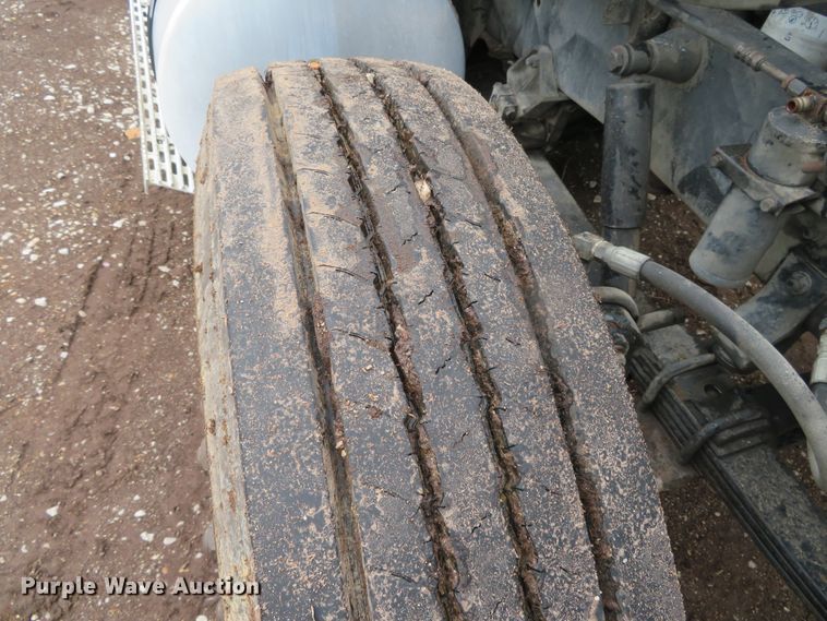 image for item DN5904 1995 International 9300  semi truck