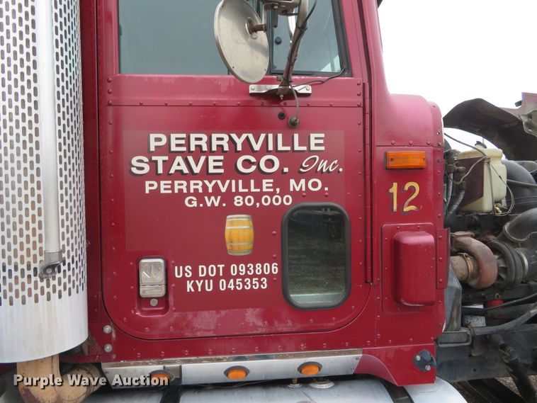 image for item DN5904 1995 International 9300  semi truck