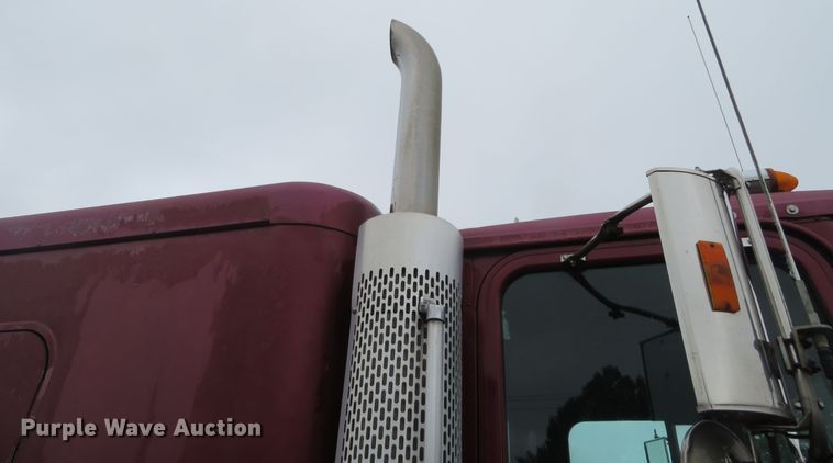 image for item DN5904 1995 International 9300  semi truck