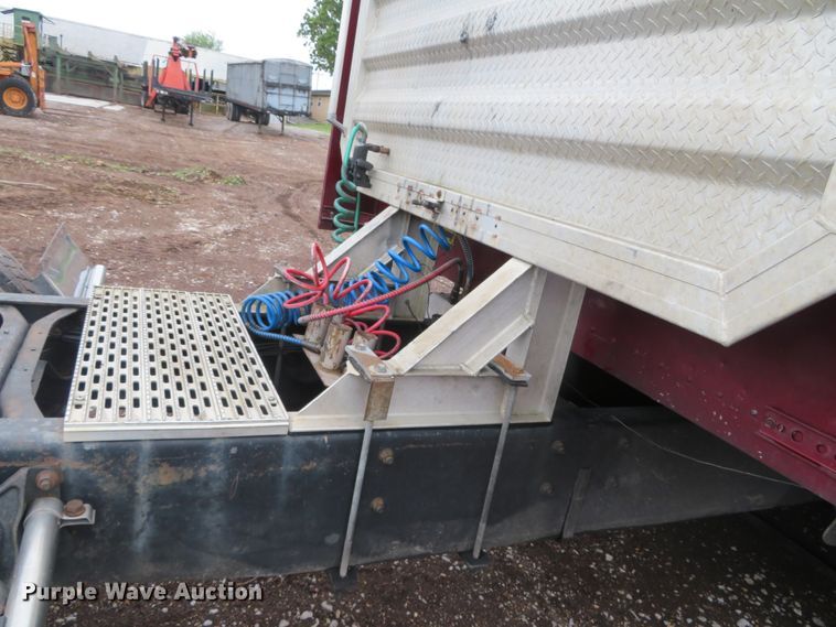 image for item DN5904 1995 International 9300  semi truck