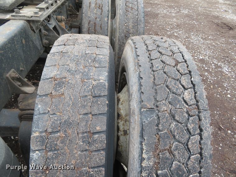 image for item DN5904 1995 International 9300  semi truck