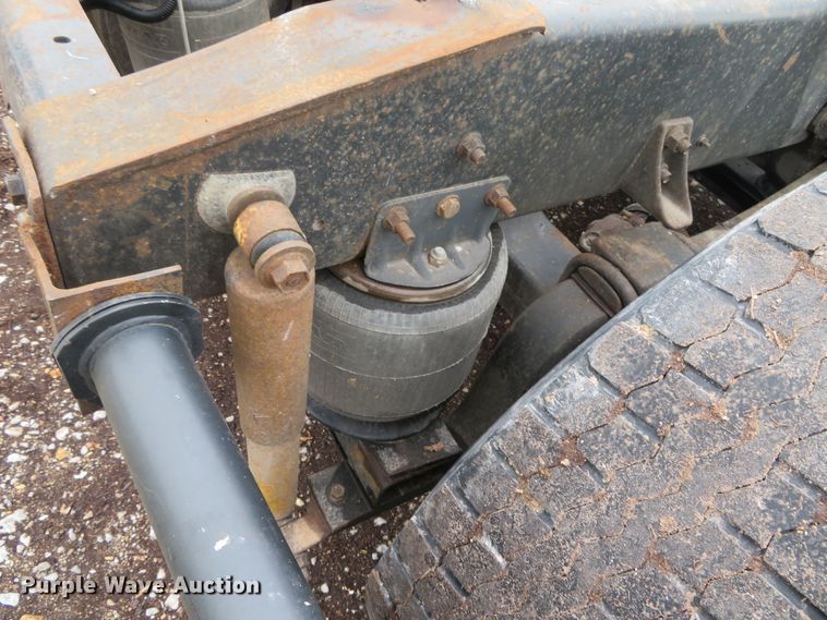 image for item DN5904 1995 International 9300  semi truck