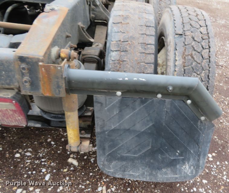 image for item DN5904 1995 International 9300  semi truck