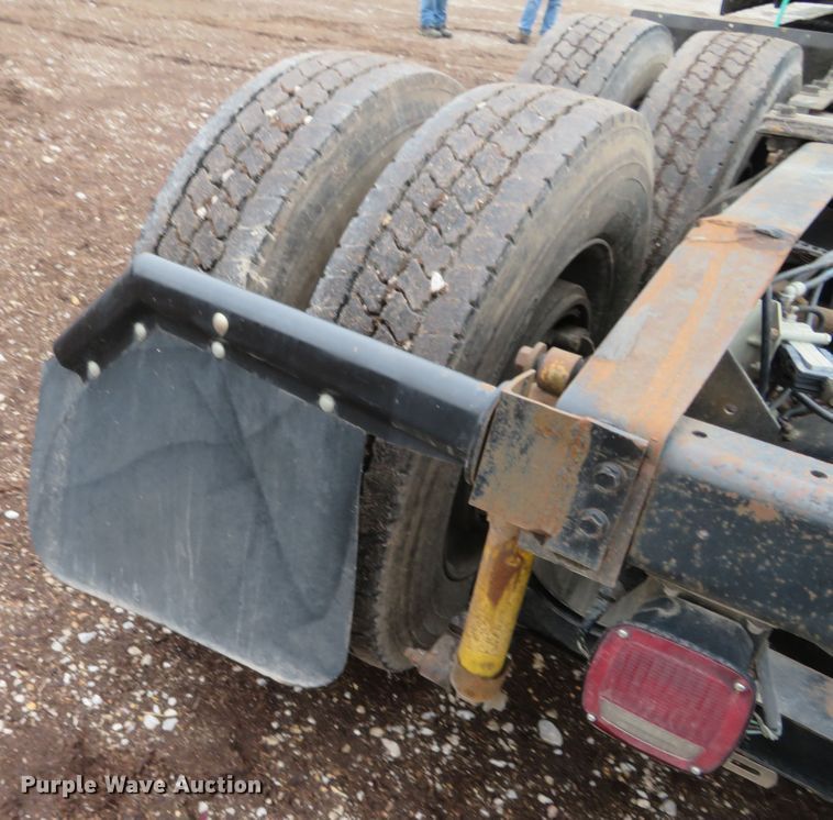 image for item DN5904 1995 International 9300  semi truck