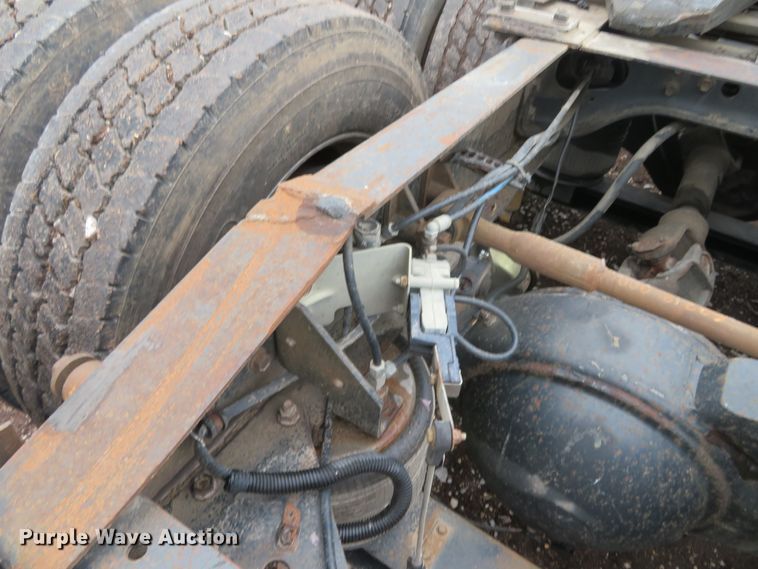 image for item DN5904 1995 International 9300  semi truck