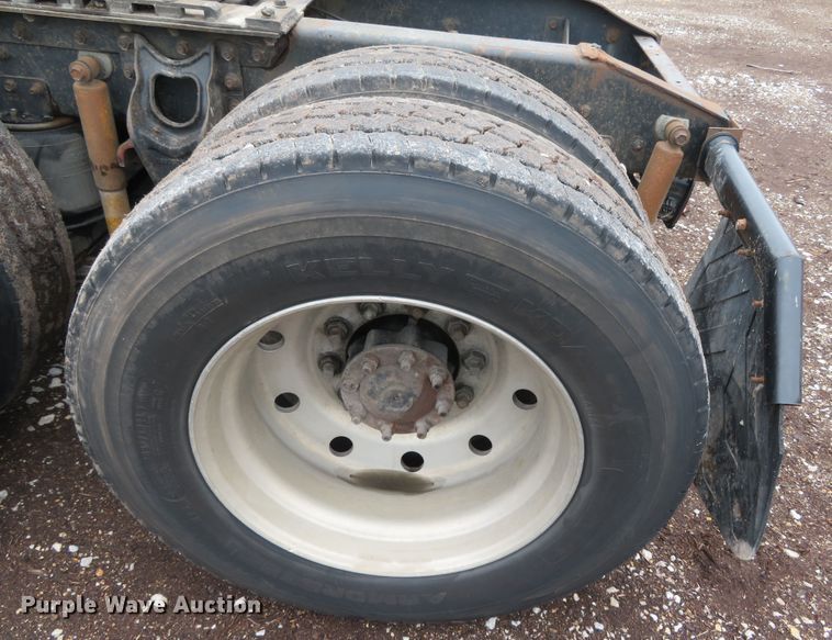 image for item DN5904 1995 International 9300  semi truck