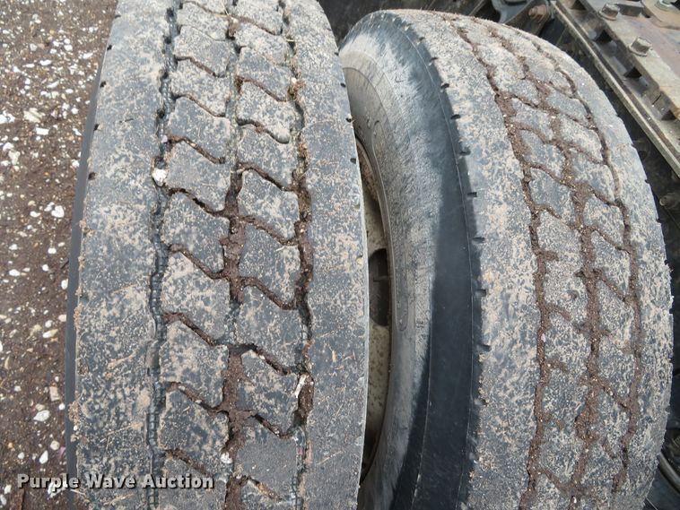 image for item DN5904 1995 International 9300  semi truck