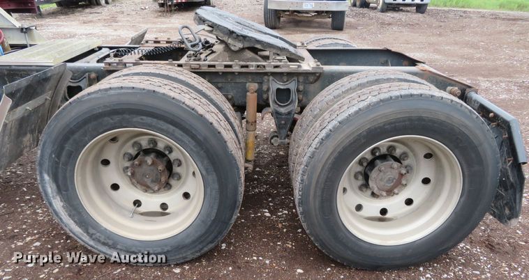 image for item DN5904 1995 International 9300  semi truck