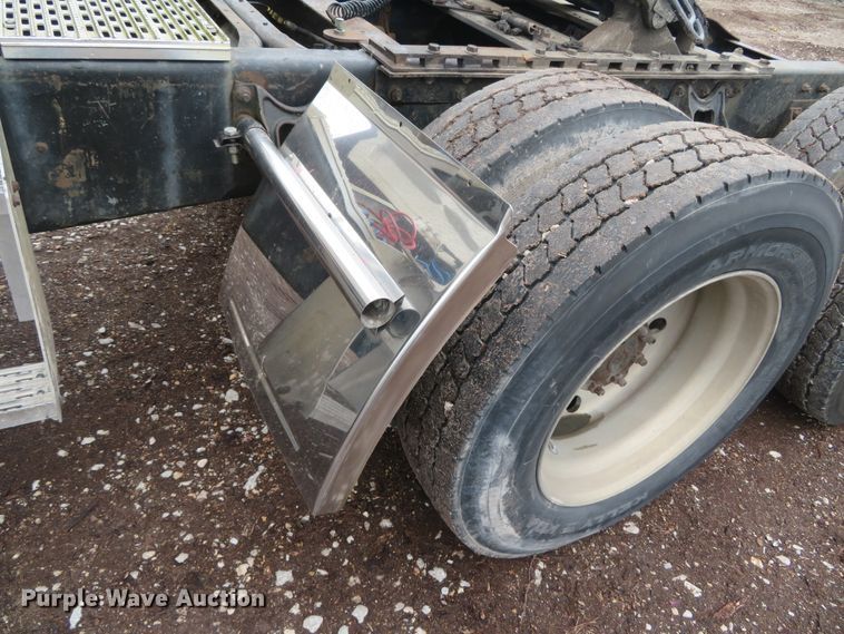 image for item DN5904 1995 International 9300  semi truck