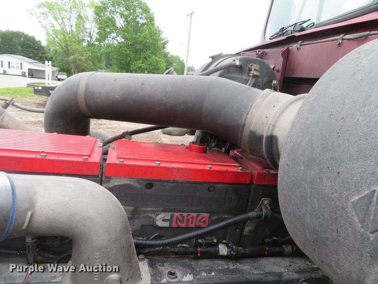 image for item DN5904 1995 International 9300  semi truck