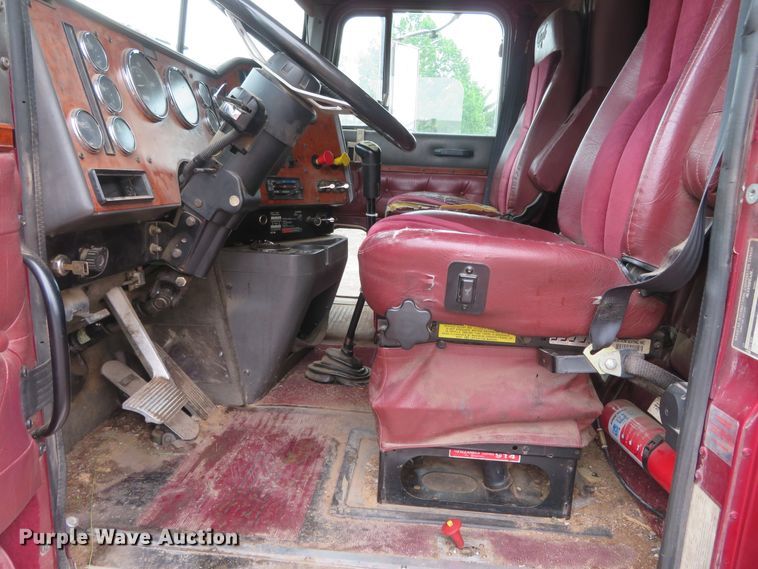 image for item DN5904 1995 International 9300  semi truck