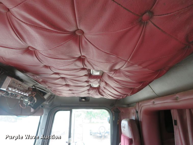 image for item DN5904 1995 International 9300  semi truck