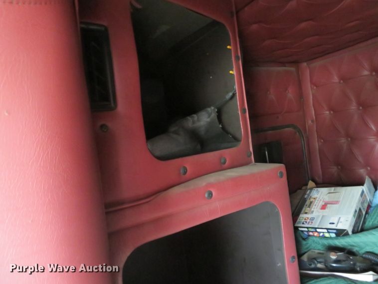 image for item DN5904 1995 International 9300  semi truck