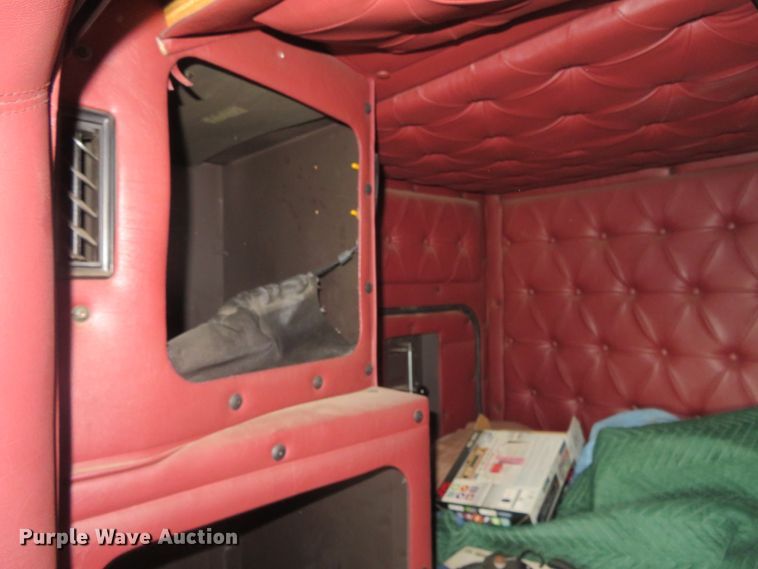 image for item DN5904 1995 International 9300  semi truck