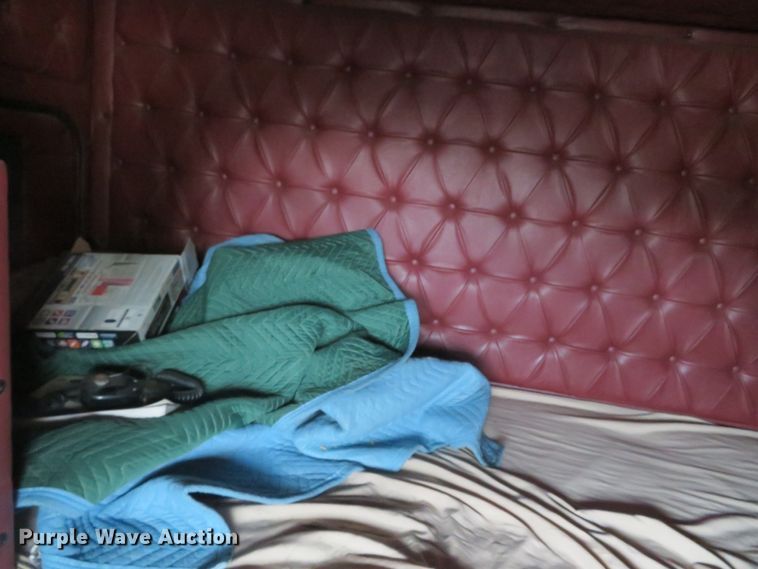 image for item DN5904 1995 International 9300  semi truck