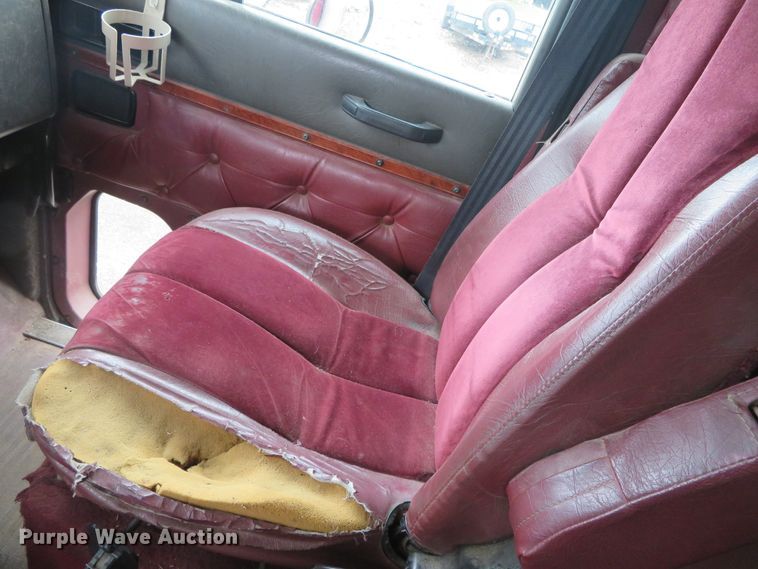 image for item DN5904 1995 International 9300  semi truck