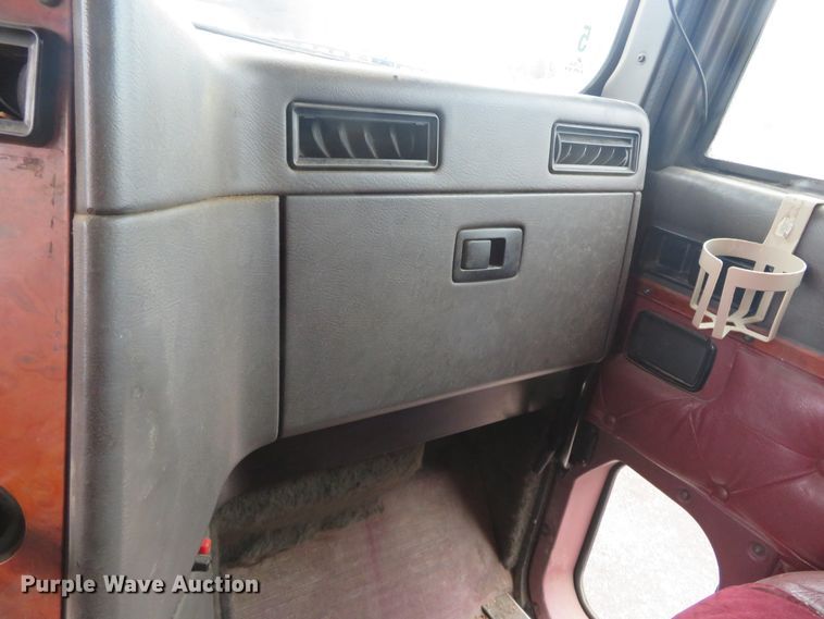 image for item DN5904 1995 International 9300  semi truck