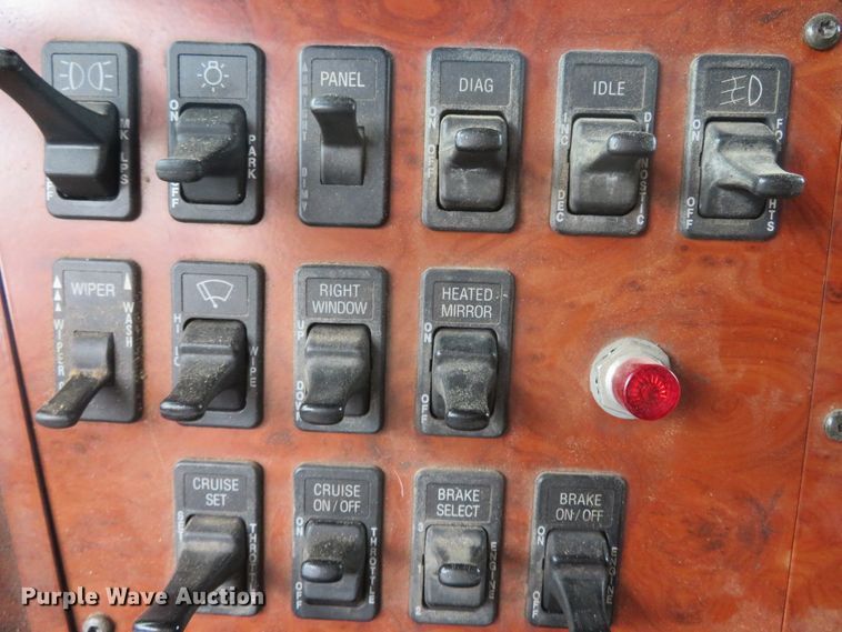 image for item DN5904 1995 International 9300  semi truck