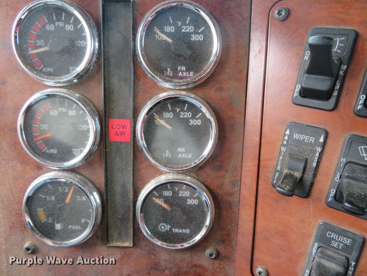 image for item DN5904 1995 International 9300  semi truck