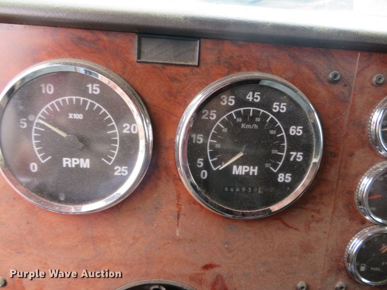 image for item DN5904 1995 International 9300  semi truck